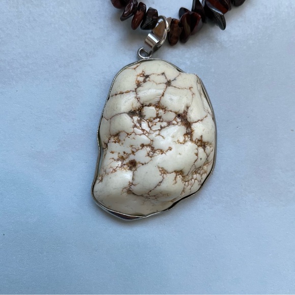 Red Tiger Eye Howlite Pendant Semiprecious Beaded Stone Necklace 18" L - Picture 3 of 6